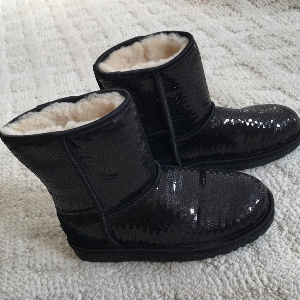 Black sequence UGGs